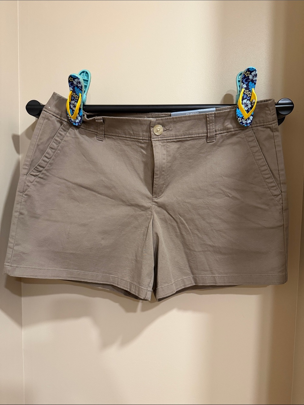 Liz Claiborne Women's Khaki Shorts - Taupe Brown